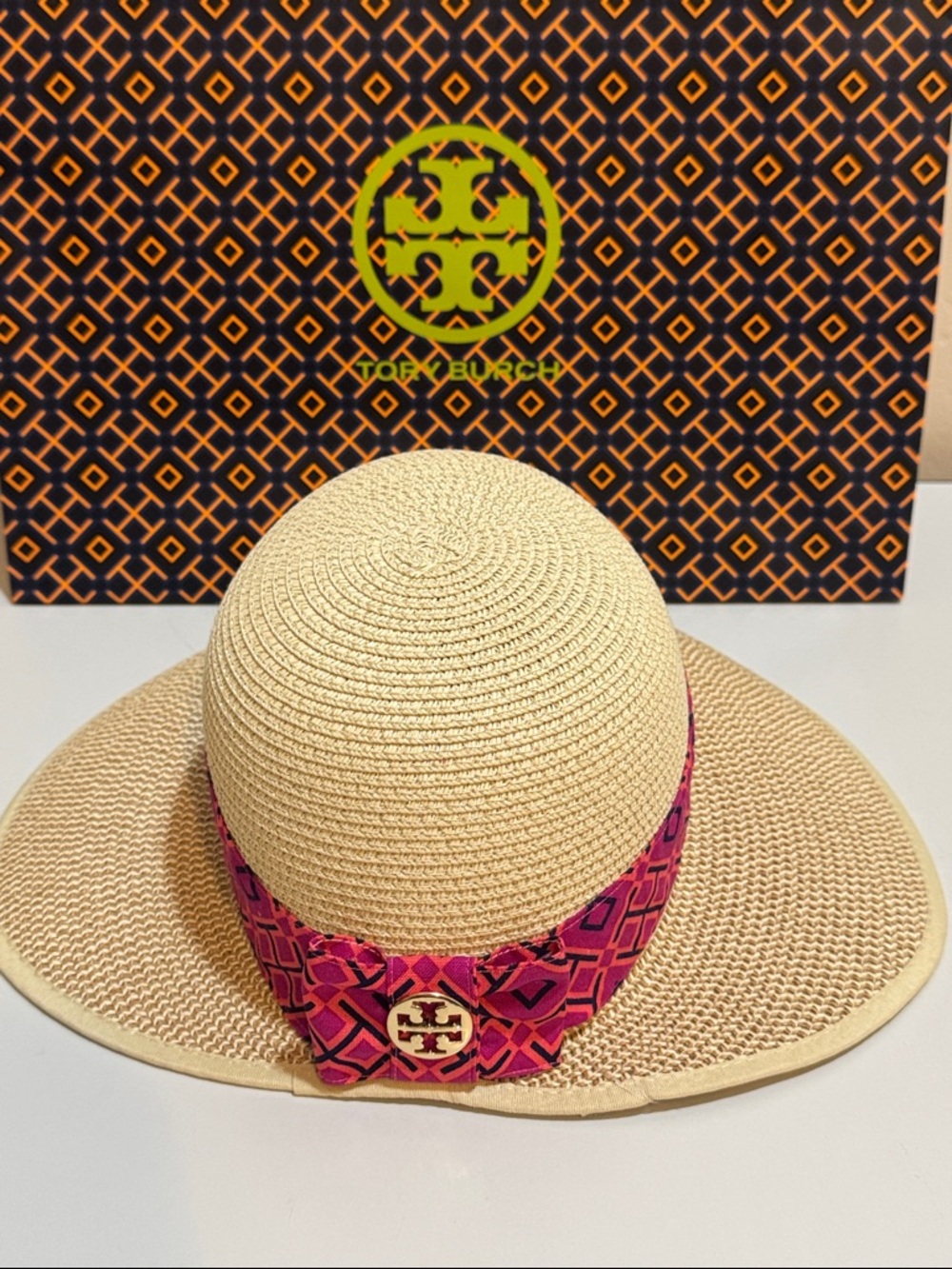 Stylish Hat Tan Sun with Pink Band Tory Burch and Goldtone charm logo UPF 50+ - Picture 2 of 11